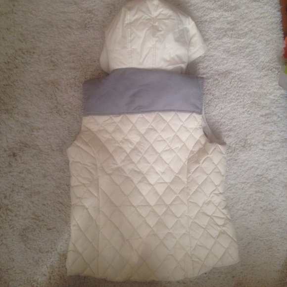 Tommy Hilfiger Cream Hooded Quilted Puffer Vest - Picture 3 of 4